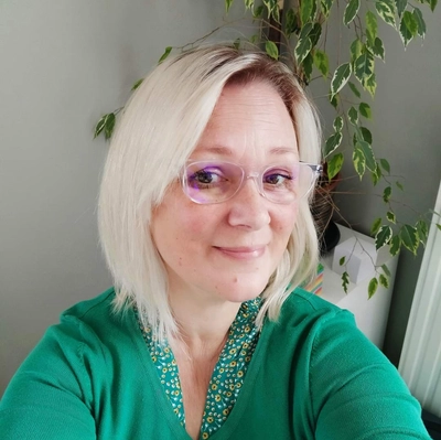 Karine Audouin, la thérapeute dans son cabinet